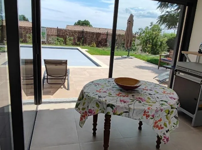 La Maison Des Romarins 3*